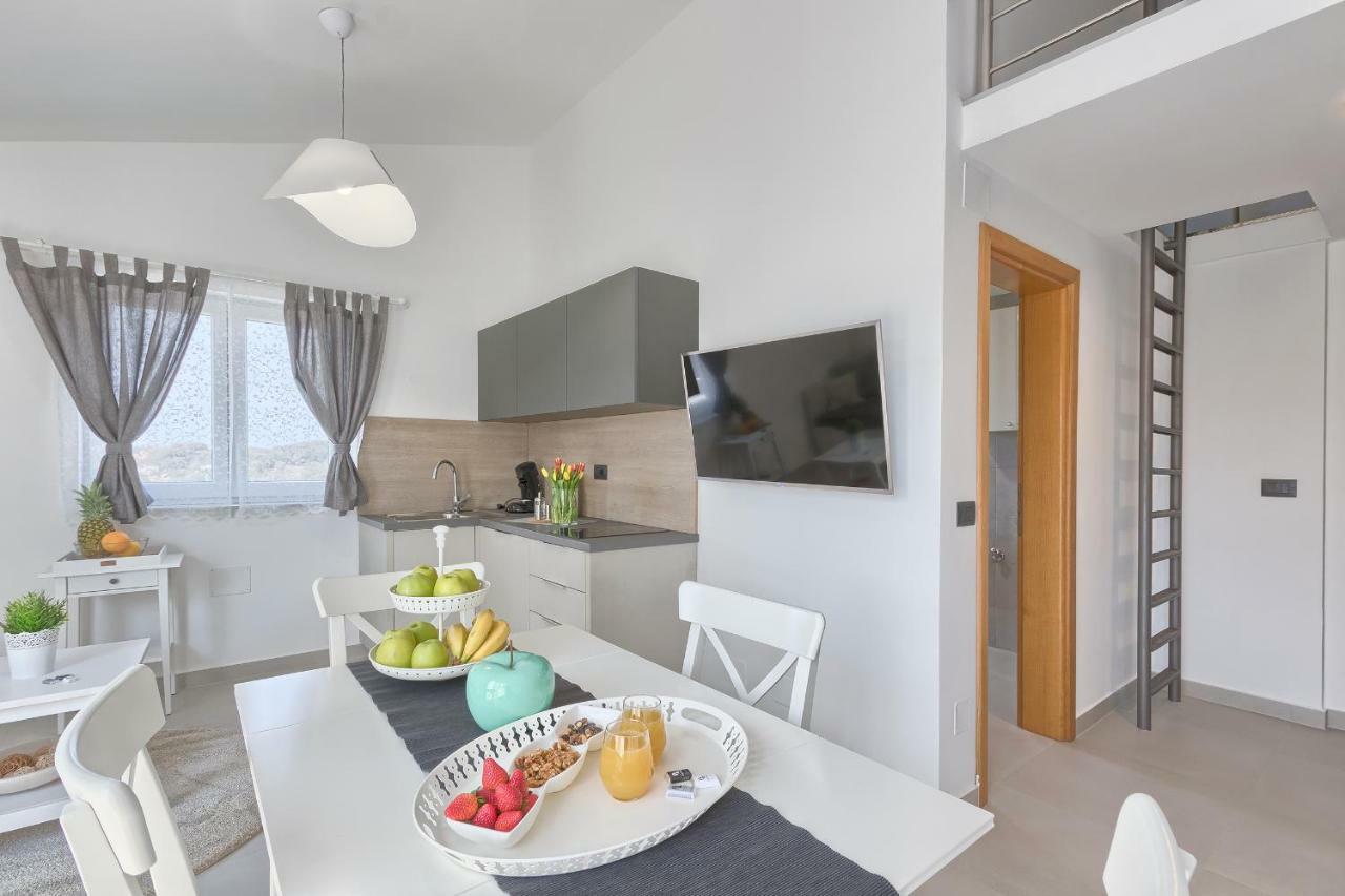 Apartments La Mer Пула Екстериор снимка