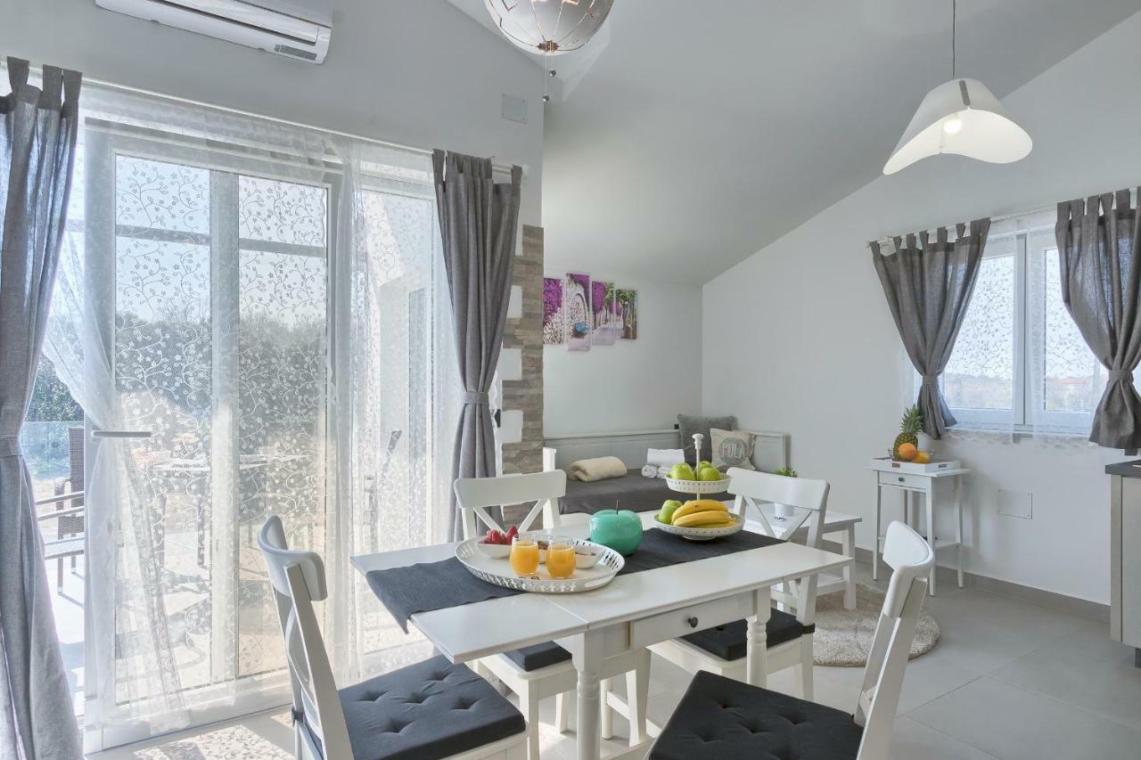 Apartments La Mer Пула Екстериор снимка