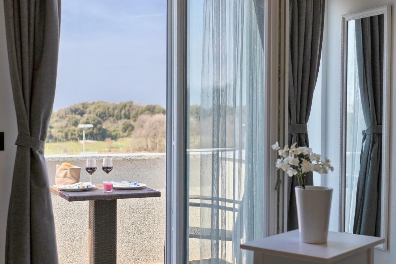 Apartments La Mer Пула Екстериор снимка