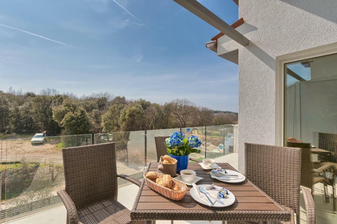 Apartments La Mer Пула Екстериор снимка