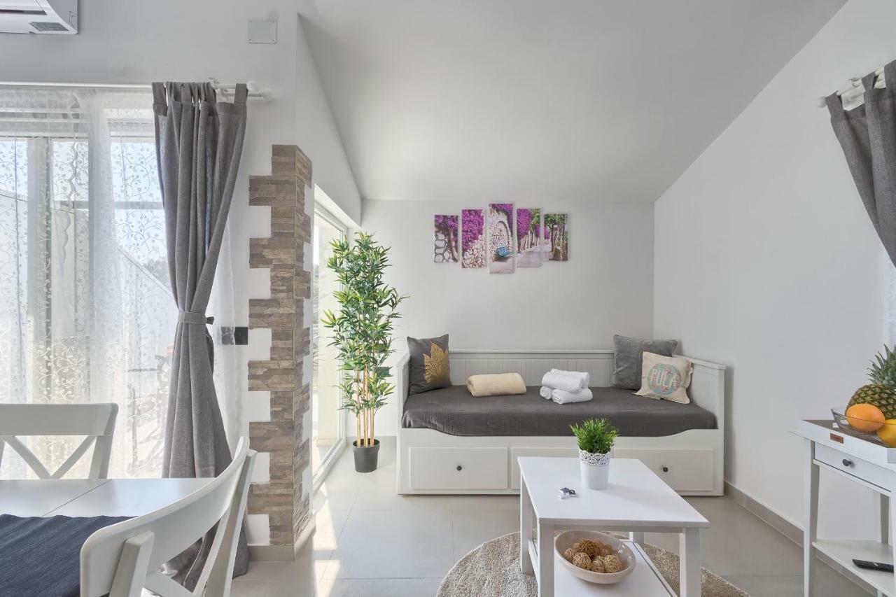 Apartments La Mer Пула Екстериор снимка