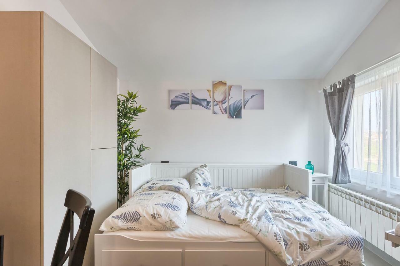Apartments La Mer Пула Екстериор снимка