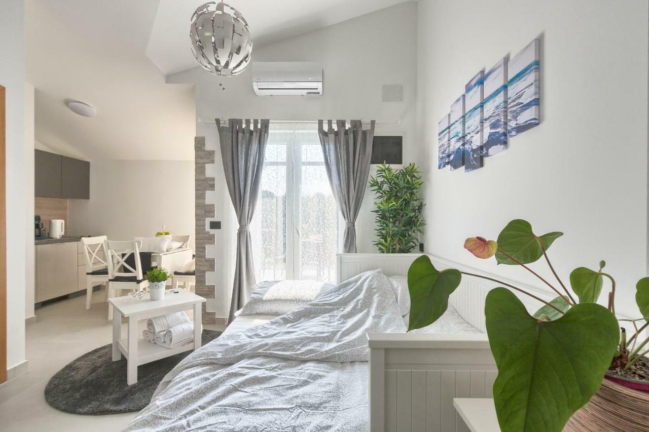 Apartments La Mer Пула Екстериор снимка