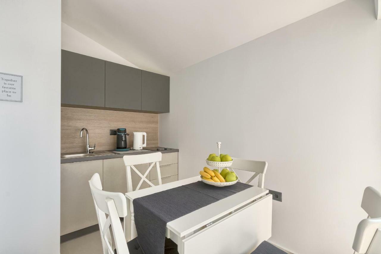 Apartments La Mer Пула Екстериор снимка