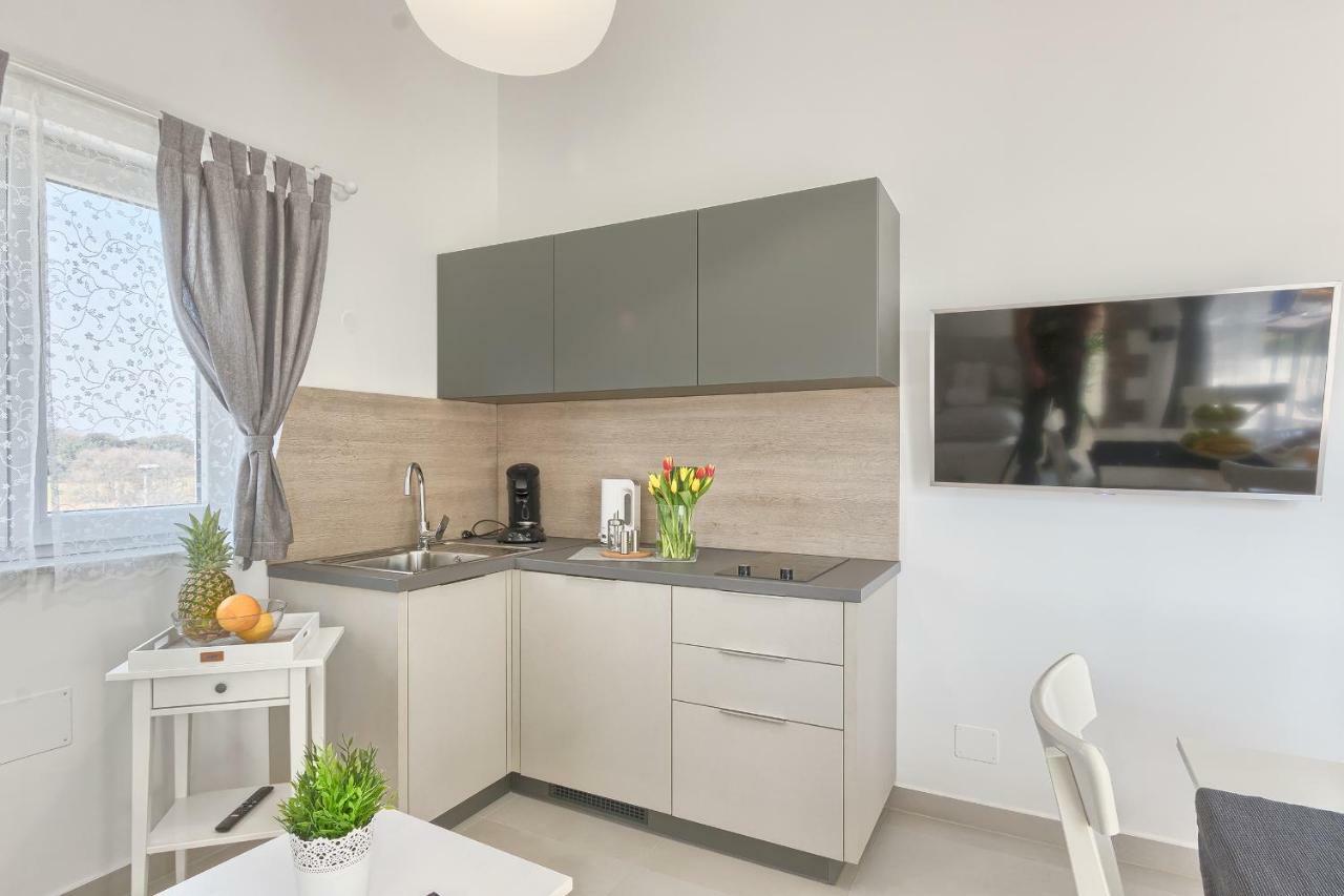Apartments La Mer Пула Екстериор снимка