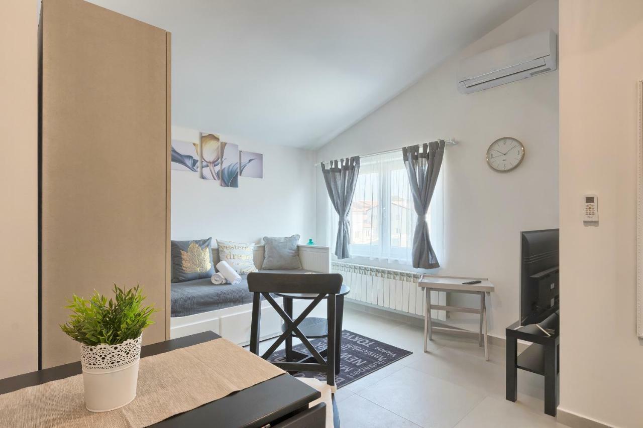 Apartments La Mer Пула Екстериор снимка