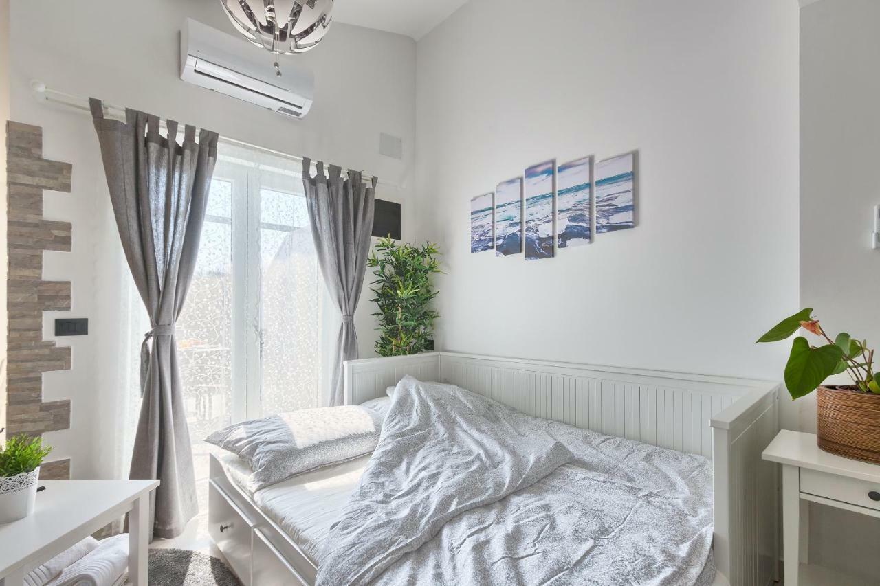 Apartments La Mer Пула Екстериор снимка