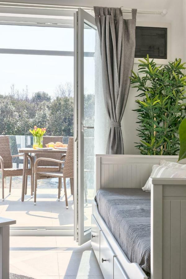 Apartments La Mer Пула Екстериор снимка