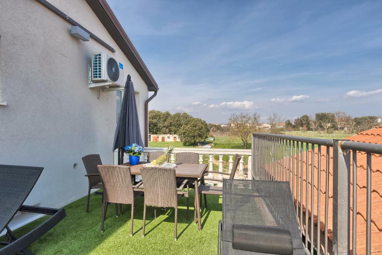 Apartments La Mer Пула Екстериор снимка