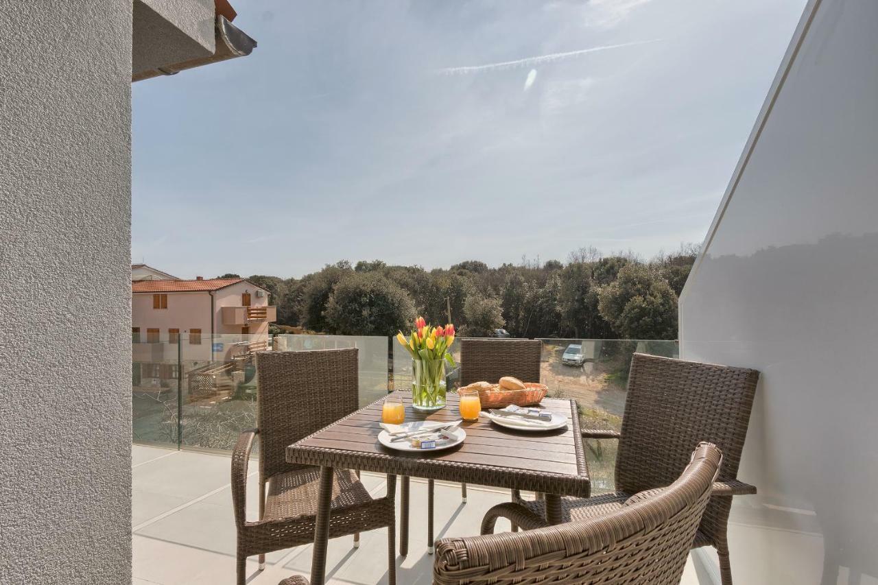Apartments La Mer Пула Екстериор снимка